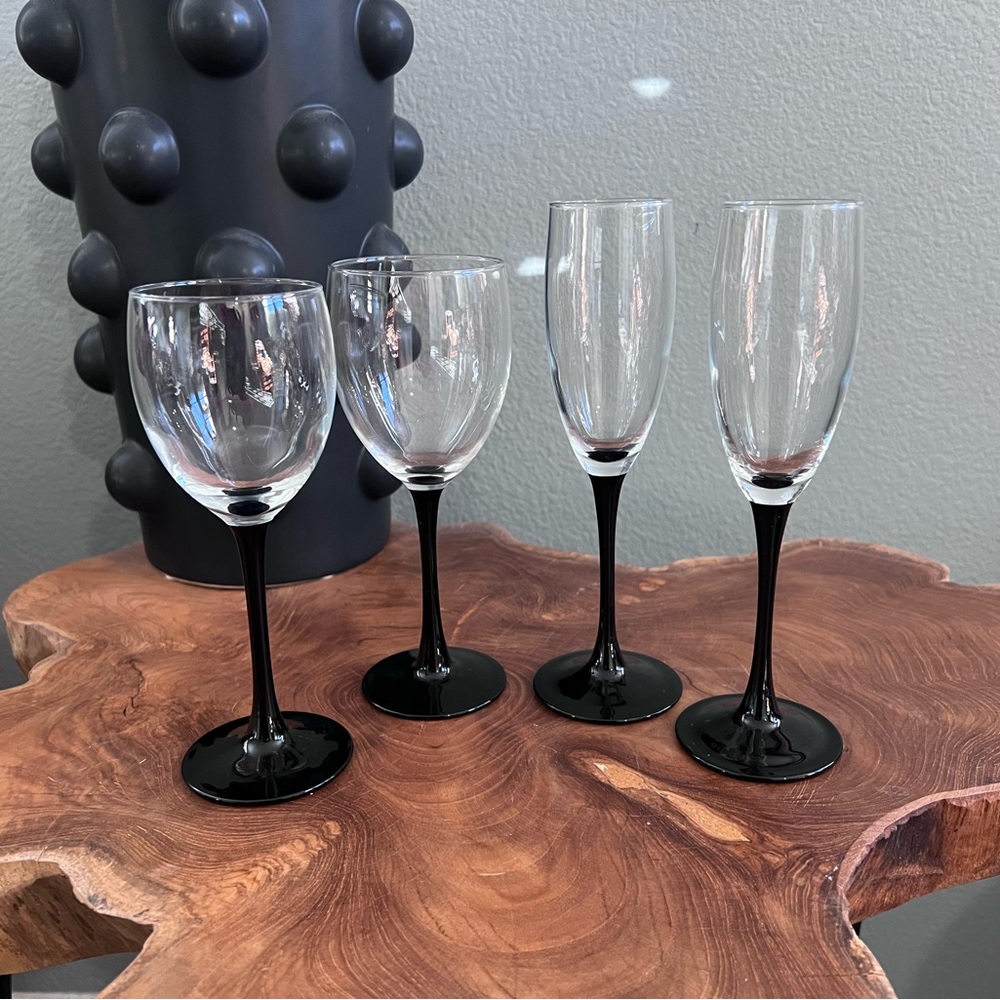 Vintage Black Stemmed 2 wine, 2 champagne glasses 🍷🥂